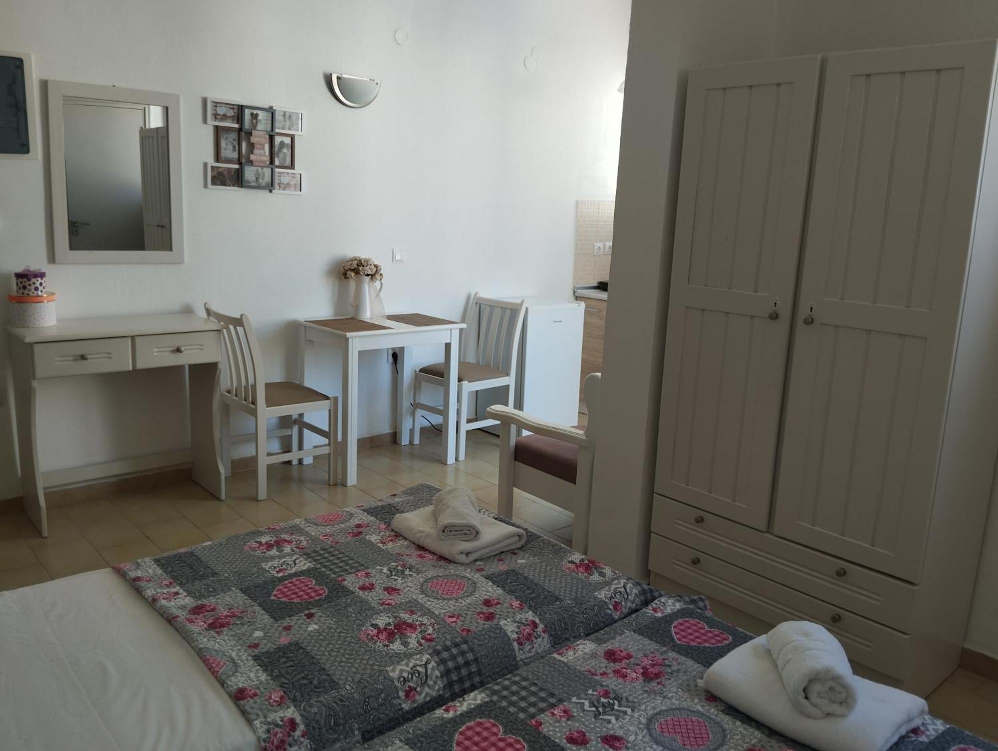 Lilian'S Seaview-Party Street-Youth Studios Rhodes City Exterior foto
